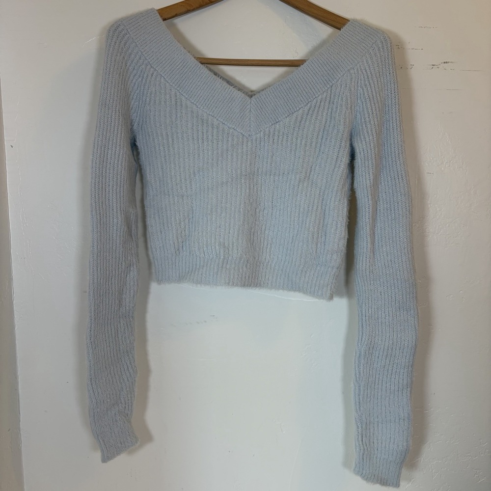 American Eagle Womens M Light Blue Fuzzy Knit Cropped Long Sleeve V-neck Sweater